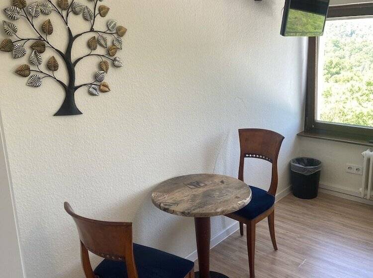 هتل Zur Schönen Aussicht