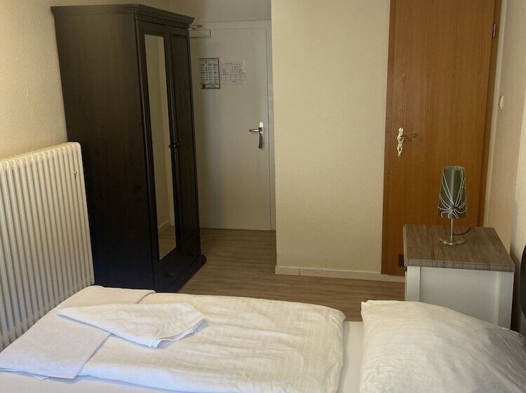 هتل Zur Schönen Aussicht