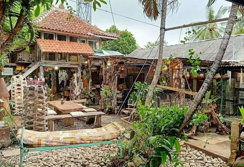 ユースホステル Santhiku Hotel, Villas, Yoga & Spa