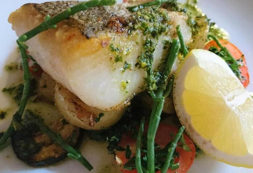 هتل Cary Arms & Spa