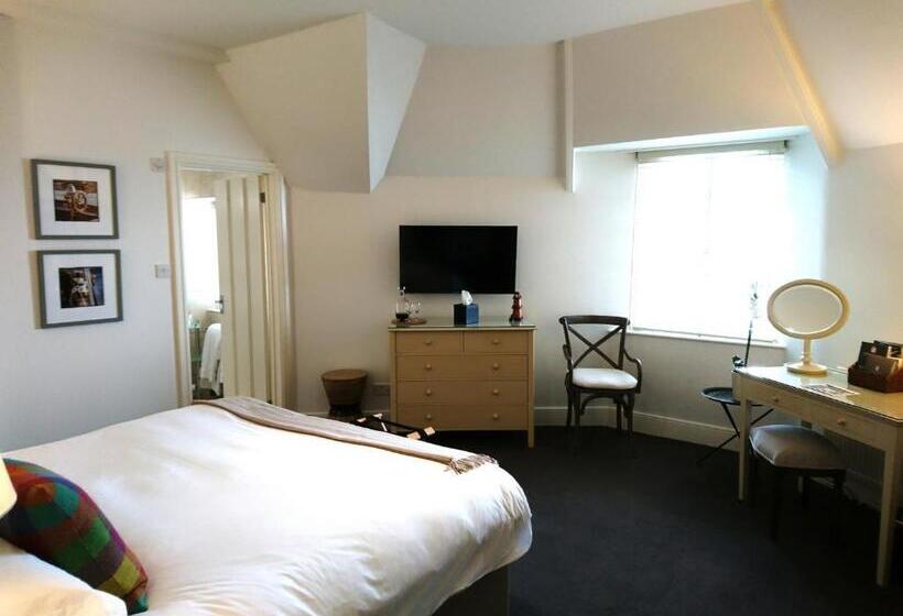 هتل Cary Arms & Spa