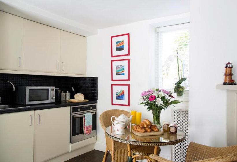 هتل Cary Arms & Spa