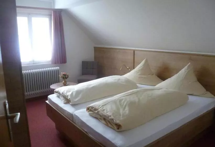 Hotelli Gasthof Straub