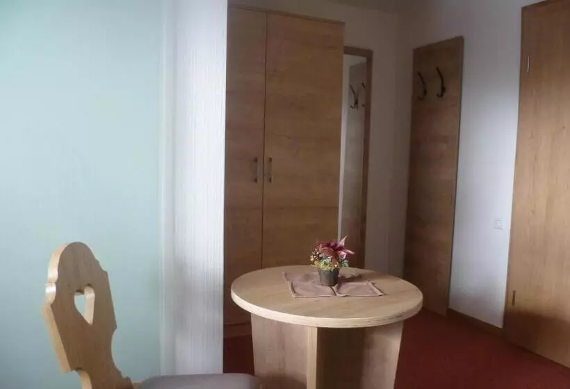 Hotelli Gasthof Straub