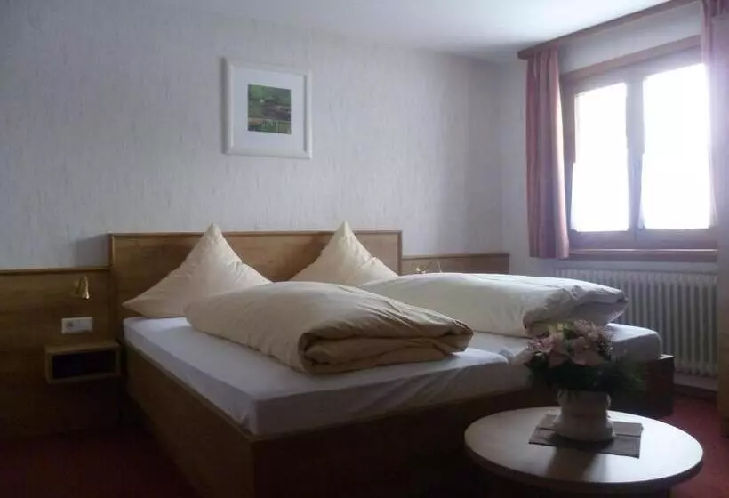 Hotelli Gasthof Straub