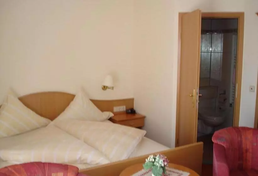 Hotelli Gasthof Straub
