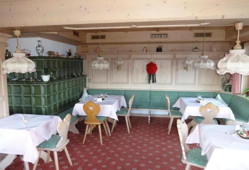 Отель Gasthof Straub