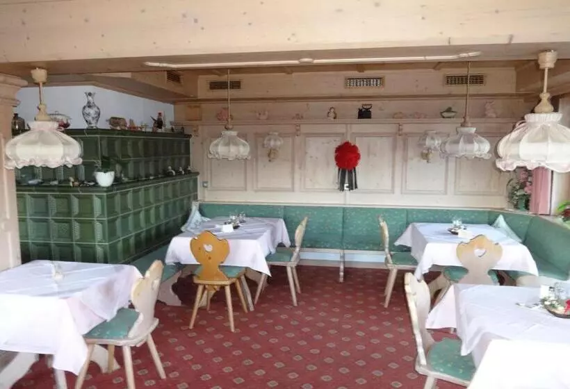 Hotelli Gasthof Straub
