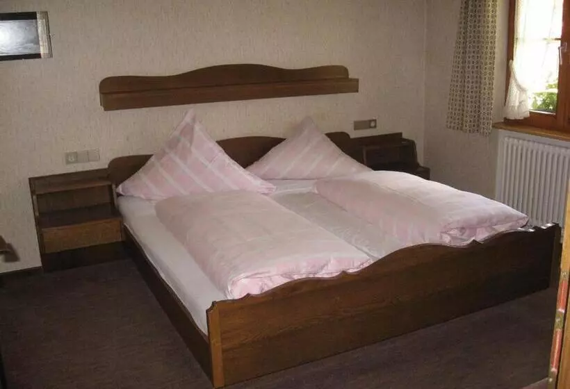 Hotelli Gasthof Straub