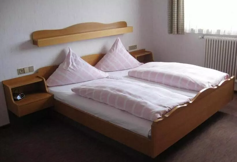 Hotelli Gasthof Straub
