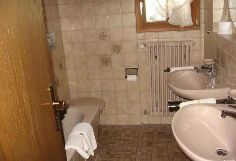 Hotelli Gasthof Straub