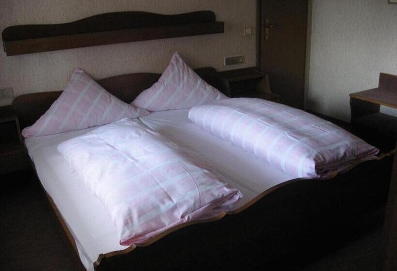 Отель Gasthof Straub