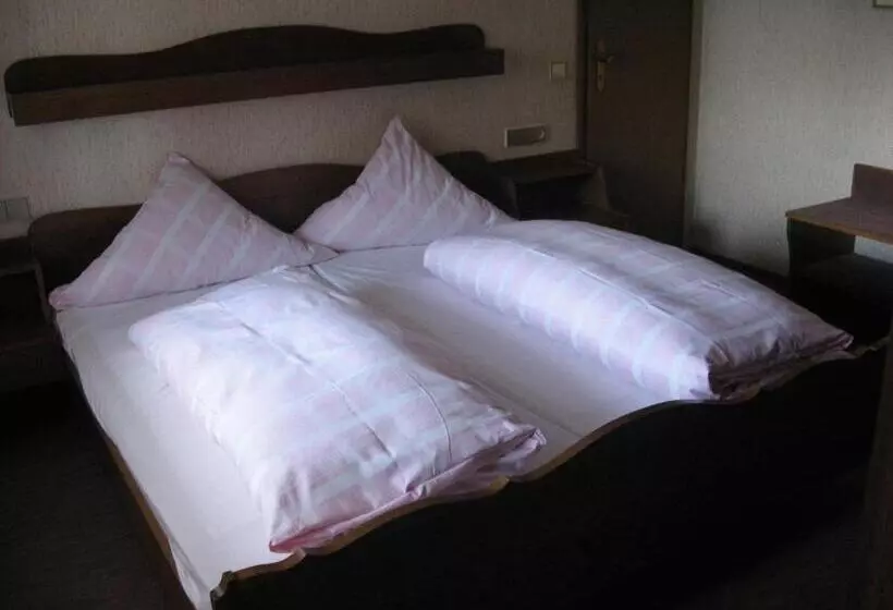 Hotelli Gasthof Straub