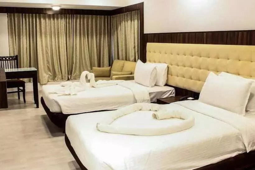 هتل Golden Chariot The Boutique , Andheri