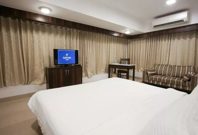هتل Golden Chariot The Boutique , Andheri