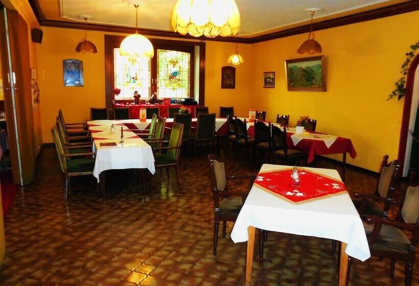 호텔 & Restaurant Zum Schwarzen Kreuz