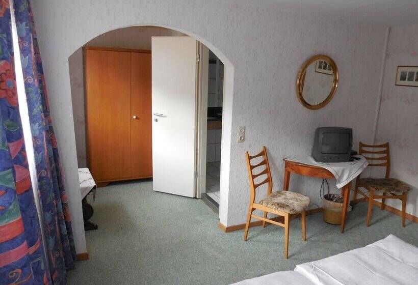 호텔 & Restaurant Zum Schwarzen Kreuz