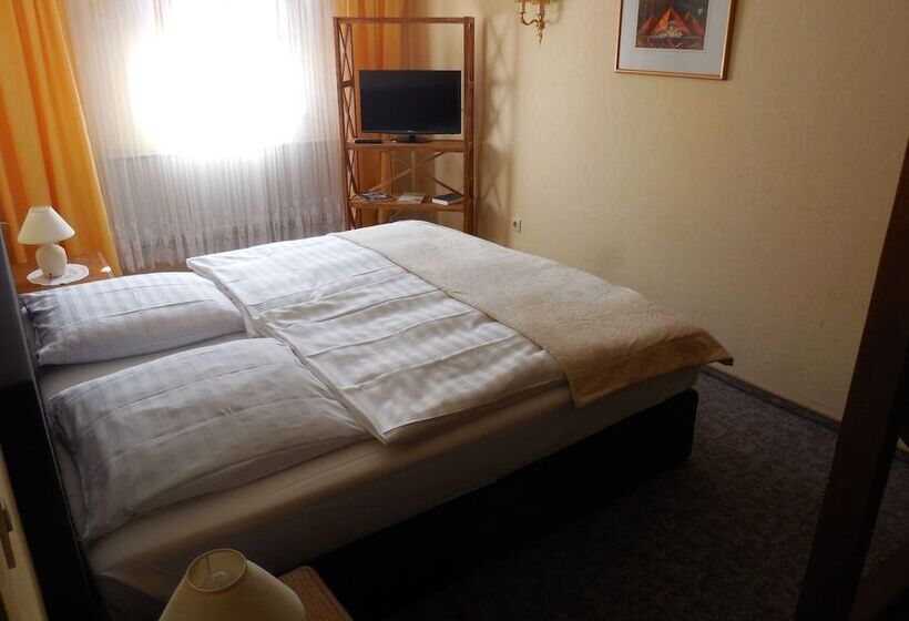 호텔 & Restaurant Zum Schwarzen Kreuz