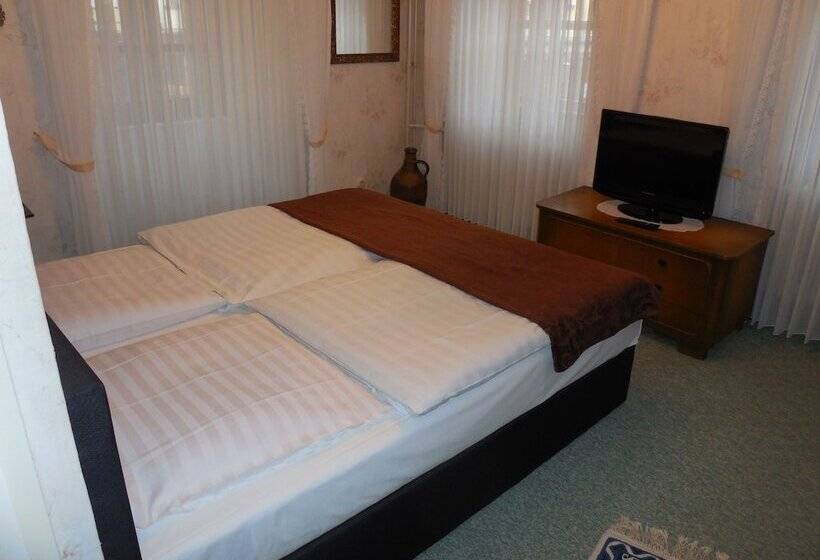 호텔 & Restaurant Zum Schwarzen Kreuz