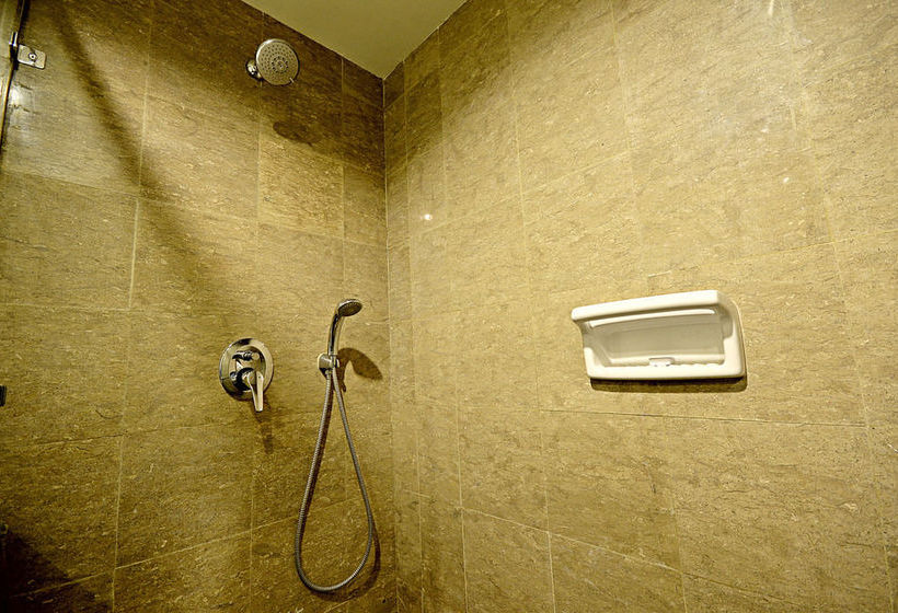 בית מלון כפרי Zen Rooms Mampang Tendean