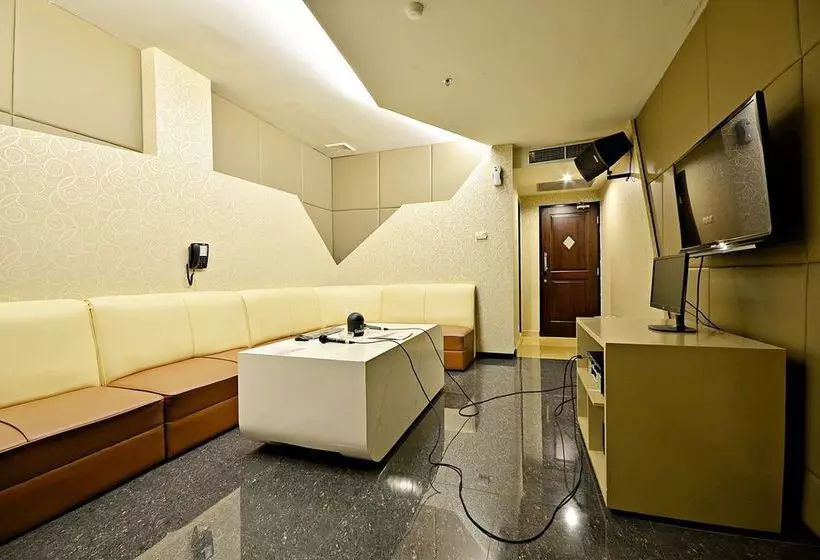 Hotelli Zen Rooms Mampang Tendean