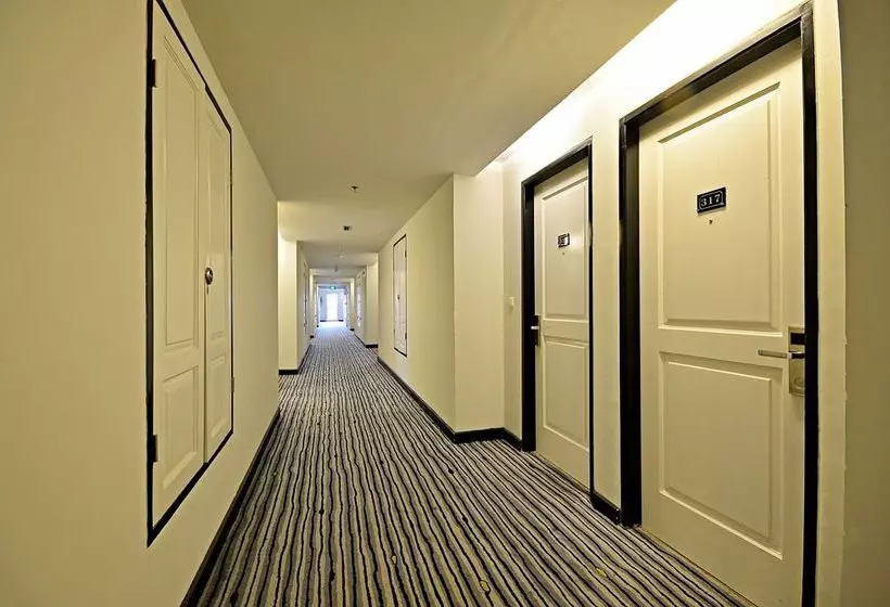 Hotelli Zen Rooms Mampang Tendean