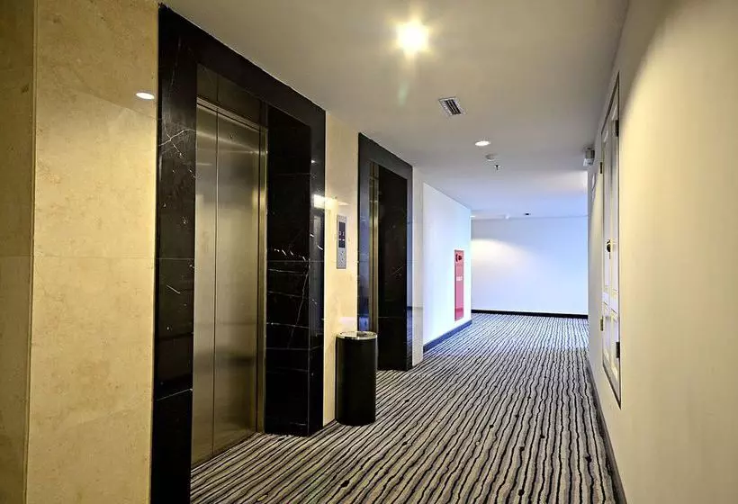 Hotelli Zen Rooms Mampang Tendean