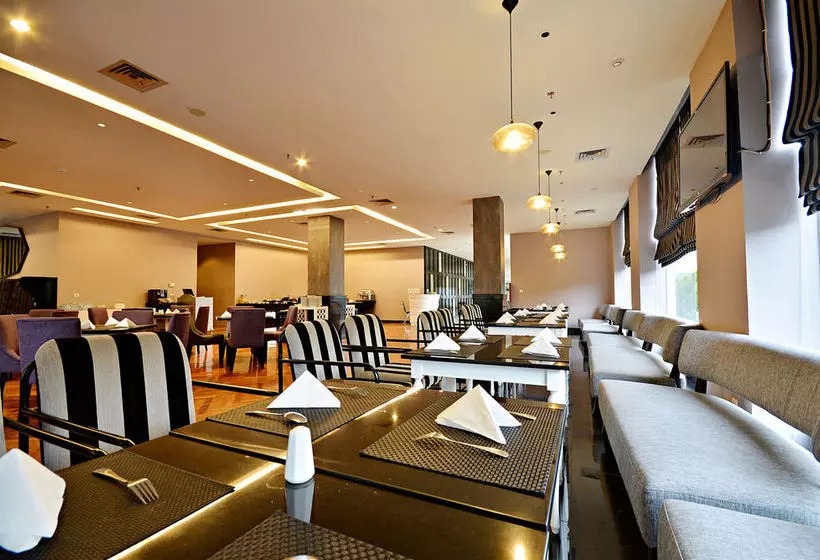 Hotelli Zen Rooms Mampang Tendean