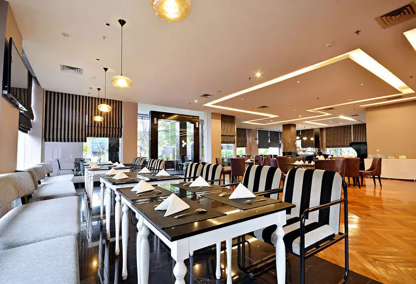 Hotelli Zen Rooms Mampang Tendean