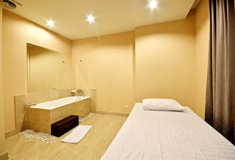 Hotelli Zen Rooms Mampang Tendean