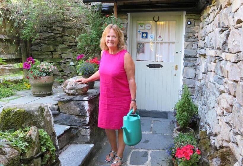 ベッドアンドブレックファースト Slack Cottage