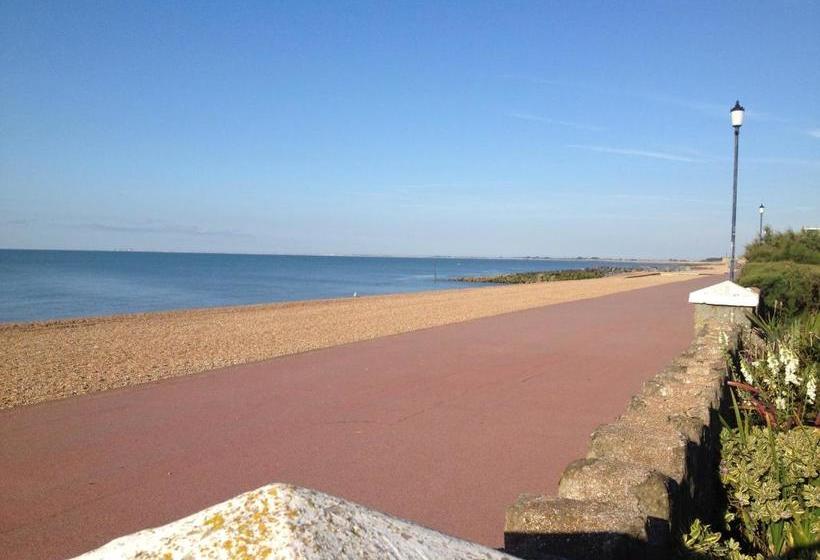 مبيت وإفطار The Beach