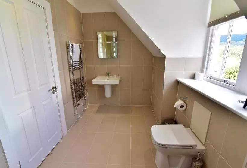 تختخواب و صبحانه The Townhouse Aberfeldy   Rooms & Breakfast