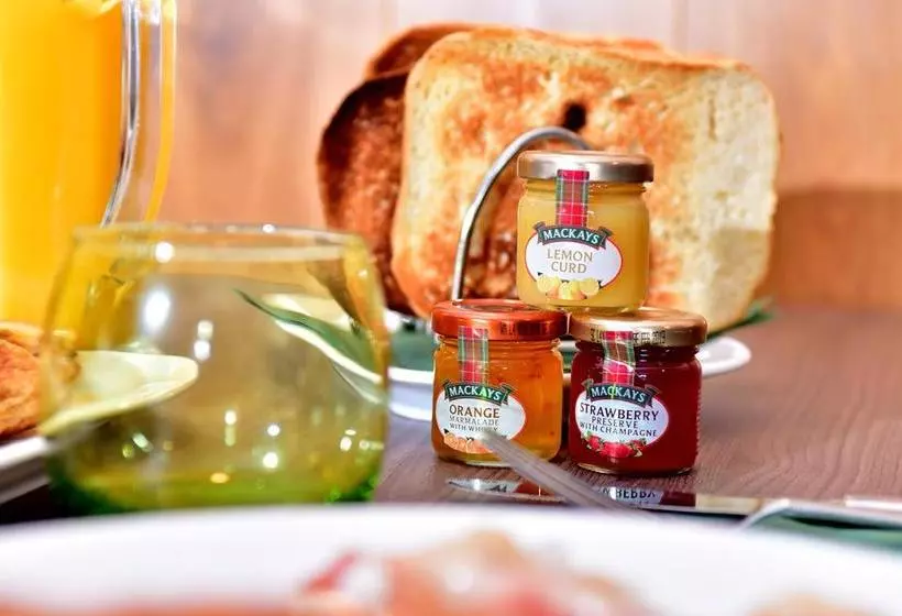 تختخواب و صبحانه The Townhouse Aberfeldy   Rooms & Breakfast