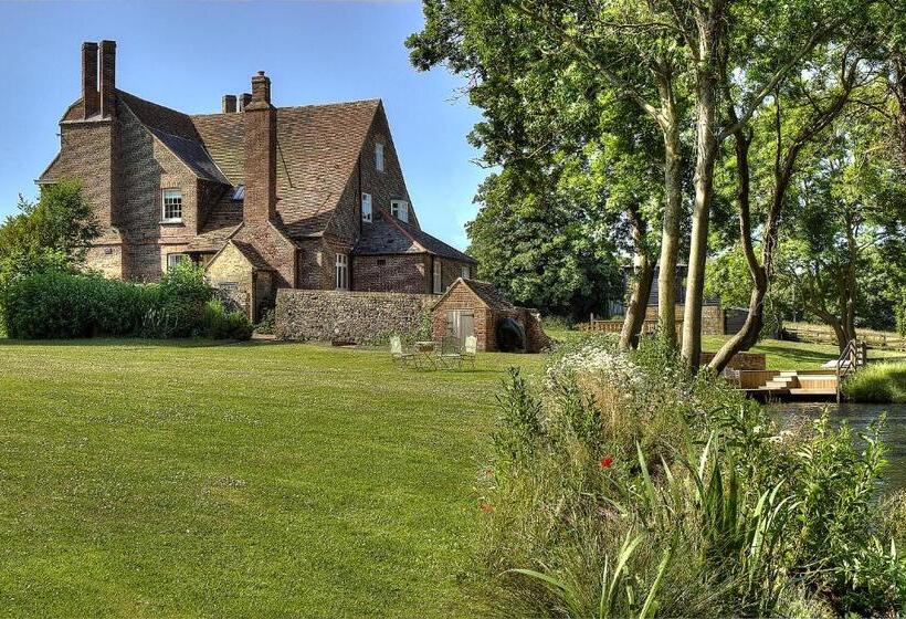 مبيت وإفطار Goss Hall