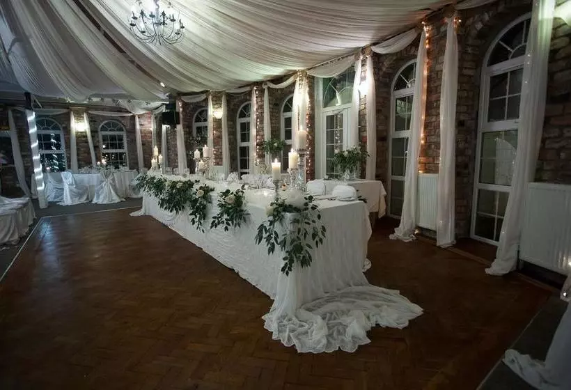 هتل Meifod House