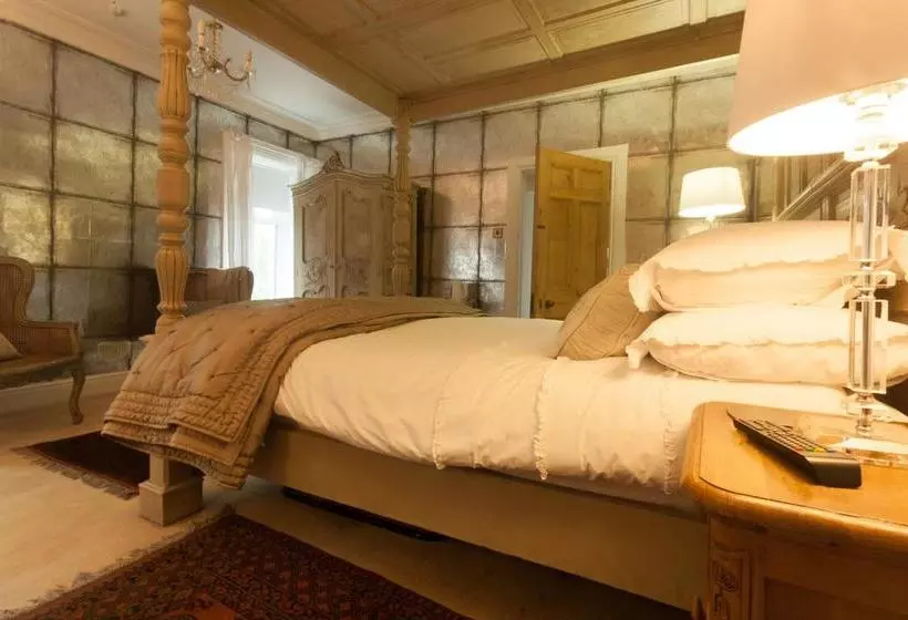 هتل Meifod House