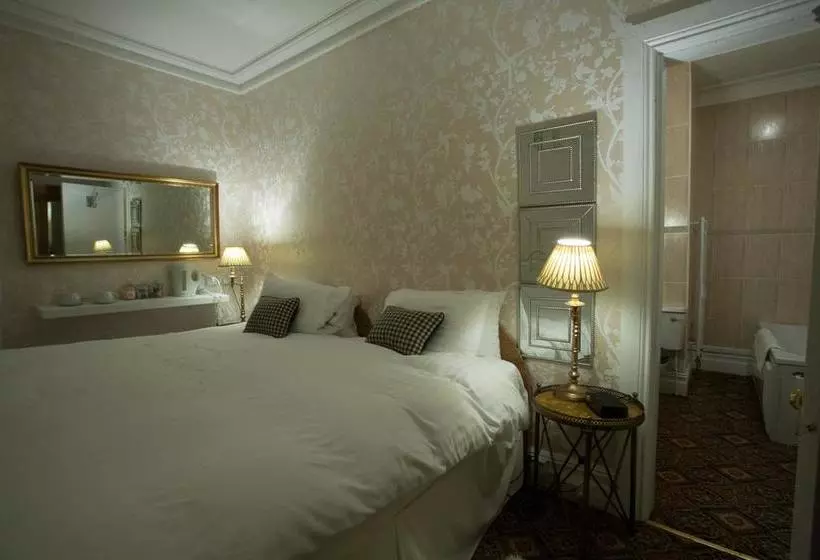 هتل Meifod House