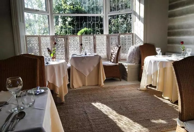 هتل Meifod House