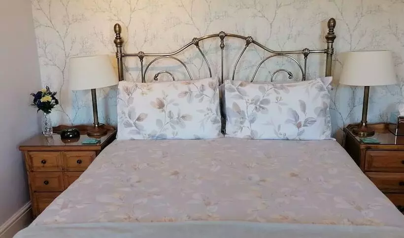 Bed and Breakfast Pebbles House Room Only