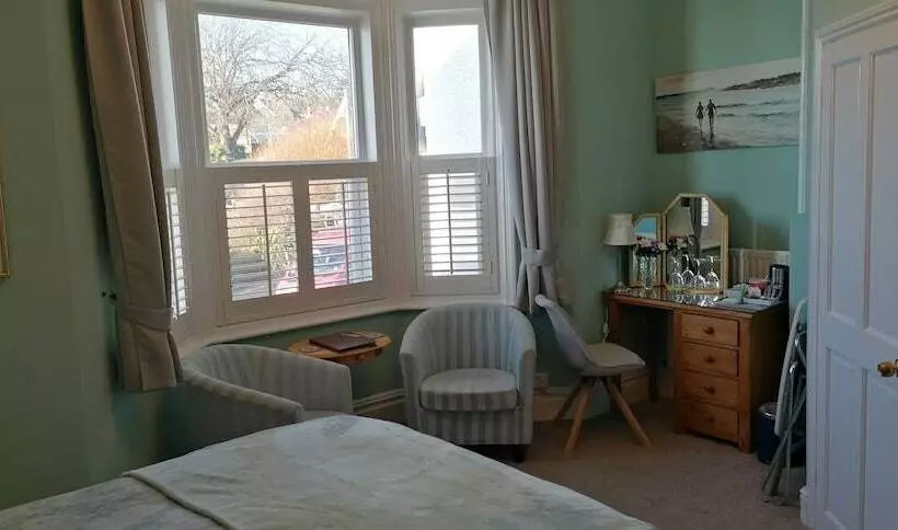 Bed and Breakfast Pebbles House Room Only