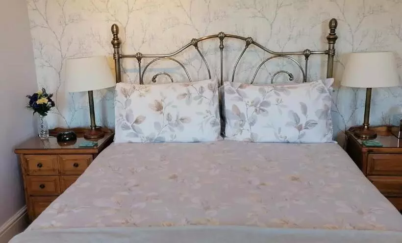 Bed and Breakfast Pebbles House Room Only