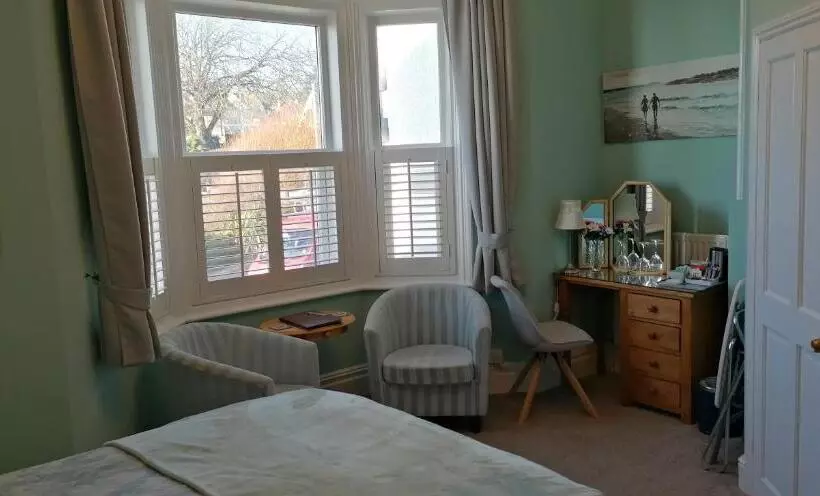 Bed and Breakfast Pebbles House Room Only