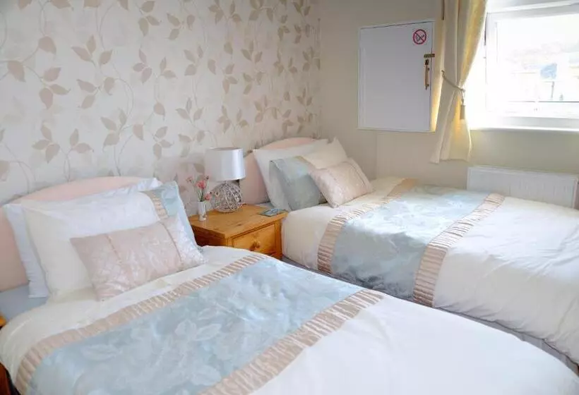 Bed and Breakfast Pebbles House Room Only
