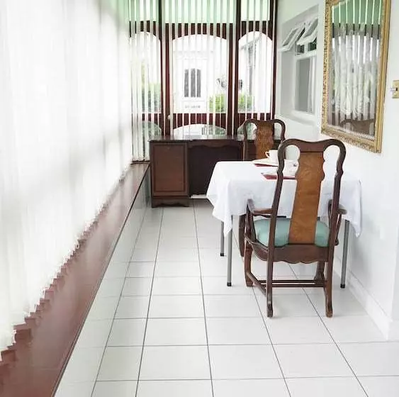 Pennyburn B&b