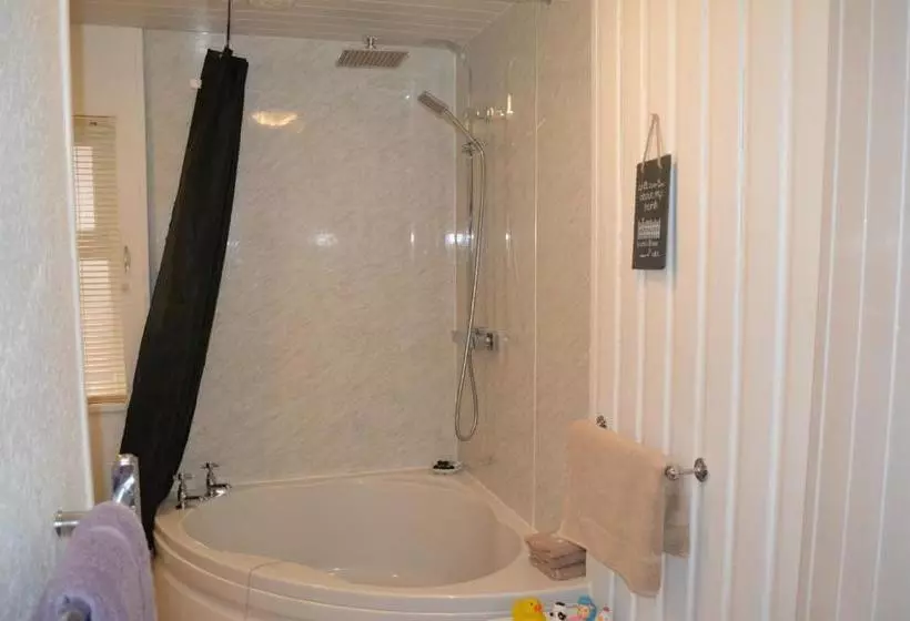 تختخواب و صبحانه Berwyn Guest House