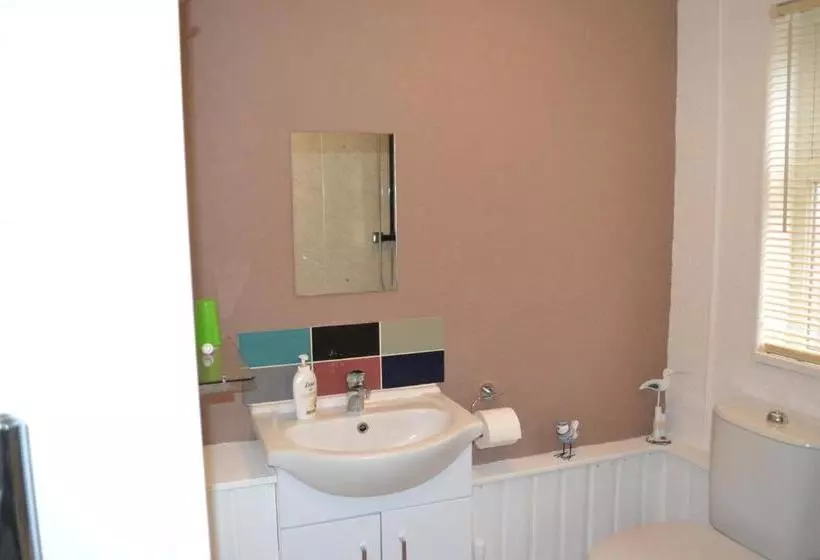 تختخواب و صبحانه Berwyn Guest House