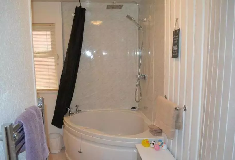 تختخواب و صبحانه Berwyn Guest House