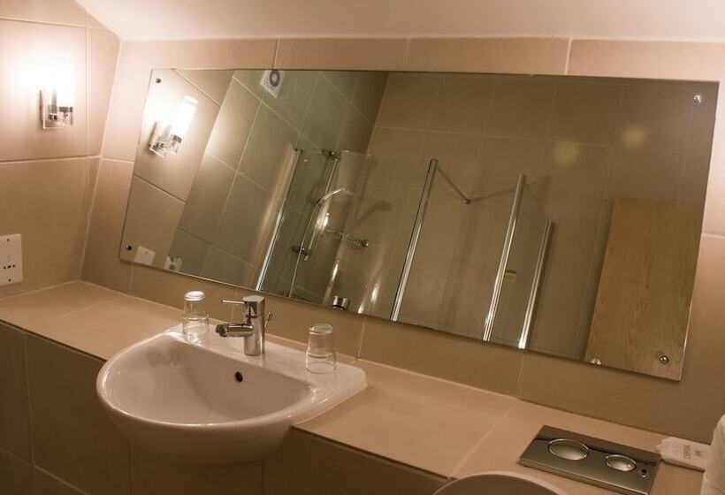 تختخواب و صبحانه Brathay Hall   Brathay Trust