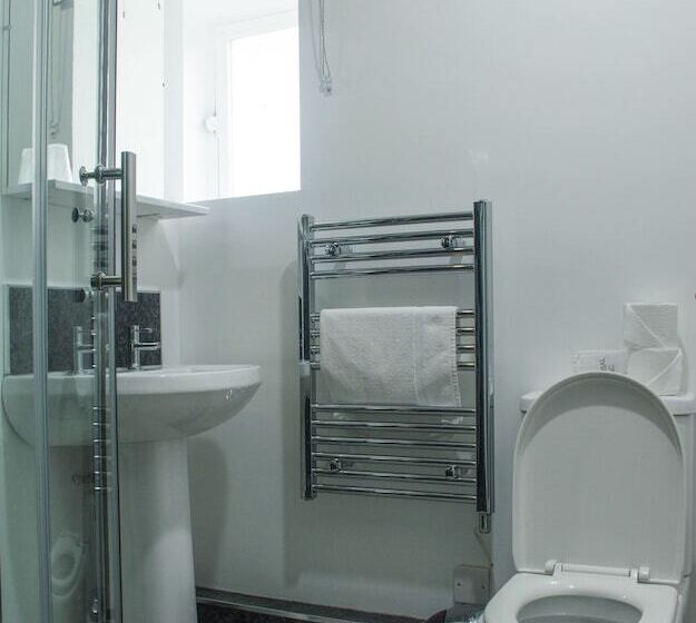 تختخواب و صبحانه Brathay Hall   Brathay Trust